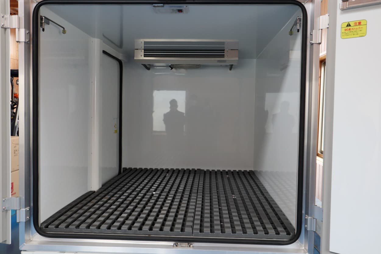 ピュアグリーンアグリ 集荷用冷蔵車